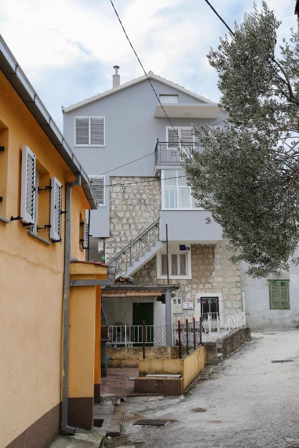 Apartments By The Sea Kastel Kambelovac, Kastela - 8679 Buitenkant foto