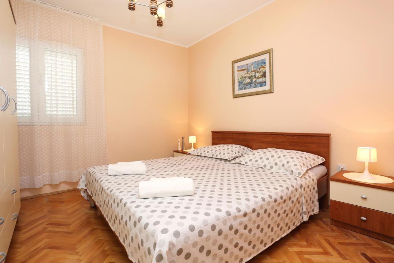 Apartments By The Sea Kastel Kambelovac, Kastela - 8679 Buitenkant foto