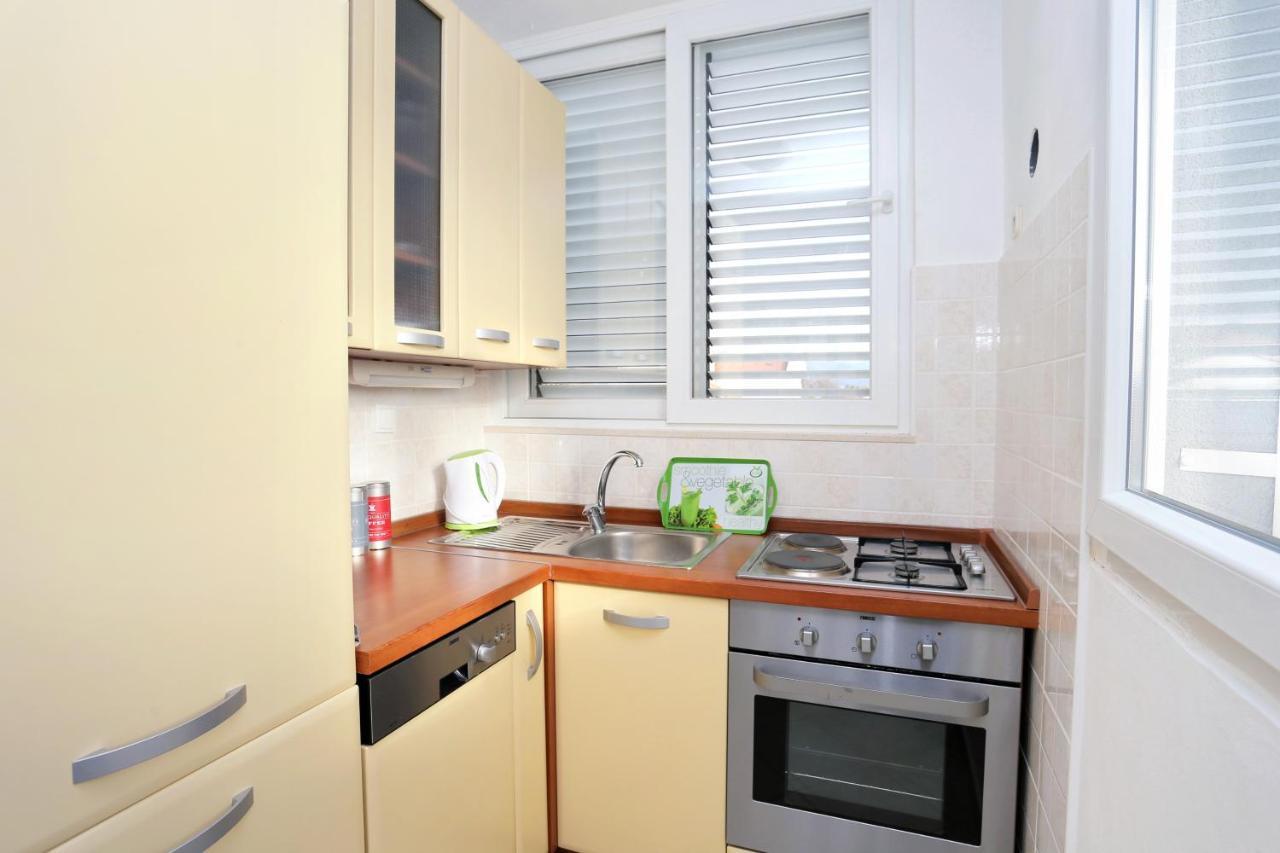 Apartments By The Sea Kastel Kambelovac, Kastela - 8679 Buitenkant foto