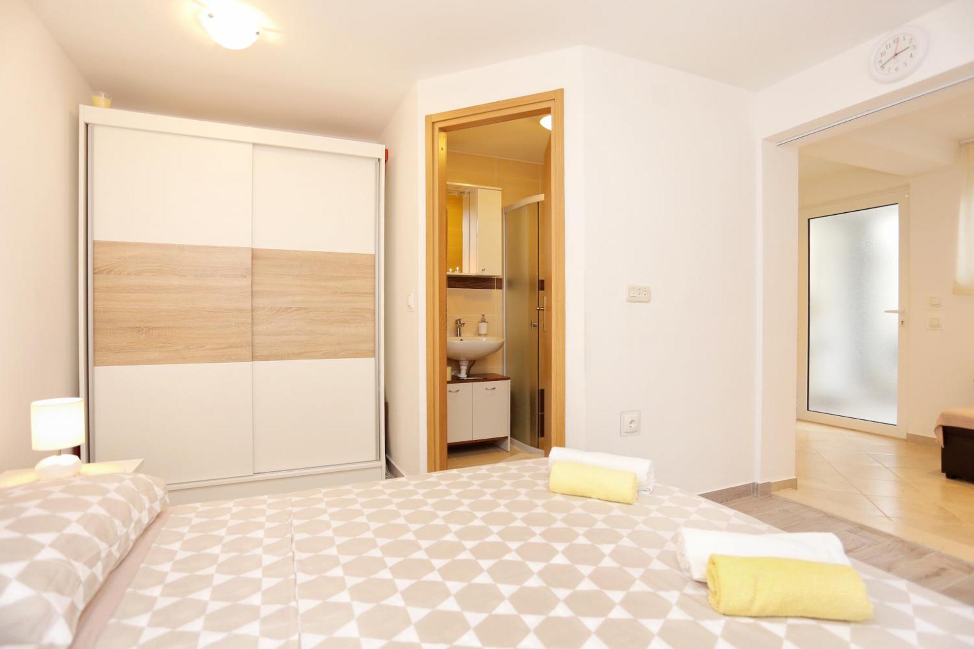 Apartments By The Sea Kastel Kambelovac, Kastela - 8679 Kamer foto